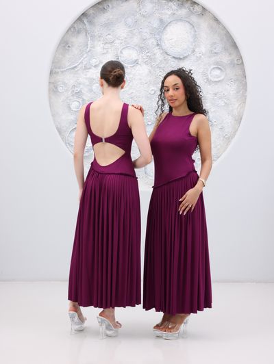 Deep Magenta Pleated Midi Abaya - Image 4